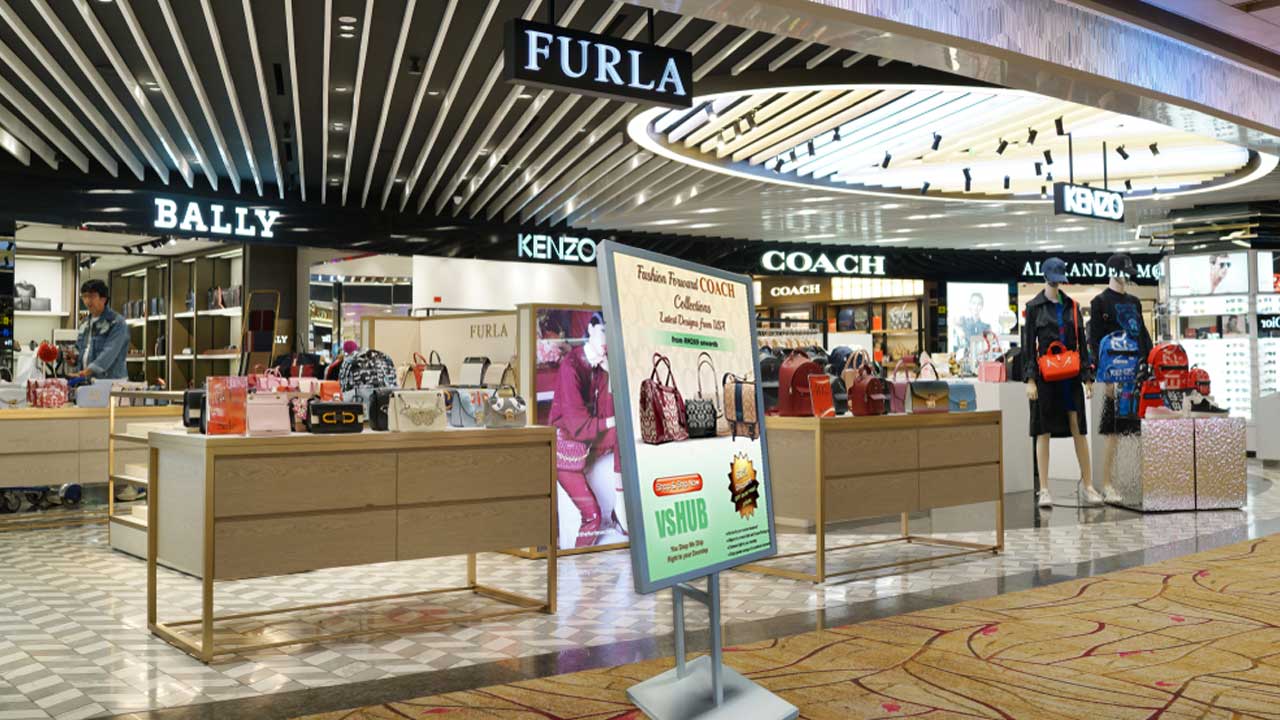 In-Store-Digital-Signage-Improve-Retails-Experience-and-Brand