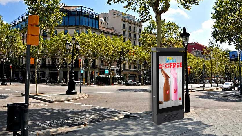 europe-city-road-outdoor-LCD-digital-signage